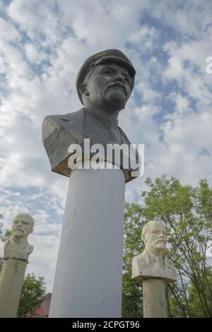 Monument de Vladimir Lénine au Musée du réalisme socialiste. Décommunisation en Ukraine, les monuments démolis dans différentes villes du pays ar Banque D'Images