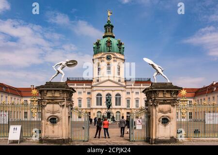 L'entrée du palais résidentiel de Charlottenburg à Berlin Banque D'Images