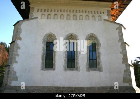 Vue extérieure du monastère de Slatina dans le comté de Suceava, en Roumanie Banque D'Images