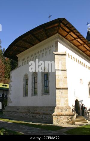 Vue extérieure du monastère de Slatina dans le comté de Suceava, en Roumanie Banque D'Images