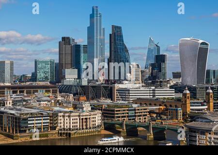 Angleterre, Londres, City of London Skyline et la Tamise, vue depuis le Tate Modern Banque D'Images