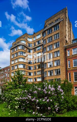 Angleterre, Londres, ville de Londres, Smithfield, Charterhouse Square, Florin court Art Deco Residential Building alias Whitehaven Mansion dans le Poirot TV Banque D'Images