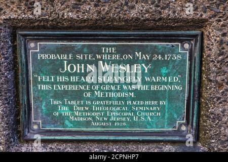 Angleterre, Londres, ville de Londres, le Barbican, plaque dédiée à John Wesley et le début du méthodisme Banque D'Images