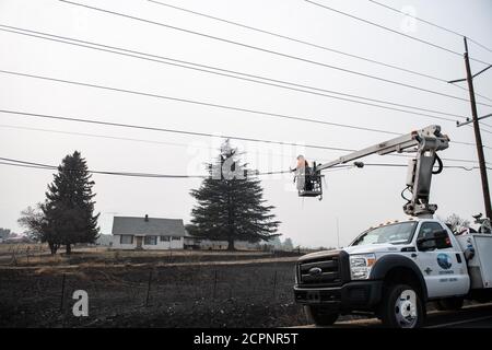 TALENT, ORE - 18 SEPTEMBRE 2020 : une vue générale des séquelles du feu d'Almeda. La ville de Talent, Oregon, montrant les maisons brûlées, les voitures et les gravats laissés derrière. Dans Talent, à environ 20 miles au nord de la frontière de la Californie, les maisons ont été charrées au-delà de la reconnaissance. Dans l'ouest des États-Unis, au moins 87 feux de forêt sont en feu, selon le National Interagency Fire Center. Ils ont torqué plus de 4.7 millions d'acres -- plus de six fois la région de Rhode Island. Crédit : Chris Tuite/imageSPACE/Sipa USA Banque D'Images