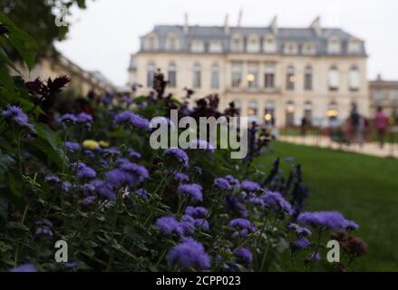 Paris, France. 19 septembre 2020. Le palais présidentiel de l'Elysée est photographié le matin avant son ouverture au public à Paris, en France, le 19 septembre 2020. Certains sites historiques sont ouverts au public ce week-end en France pour marquer les Journées européennes du patrimoine, un événement culturel qui se tient en septembre de chaque année. Credit: Gao Jing/Xinhua/Alamy Live News Banque D'Images