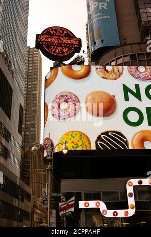 Krispy Kreme Donut Store, Times Square, New York, Etats-Unis Banque D'Images