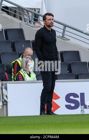 MILTON KEYNES, ANGLETERRE. 19 SEPTEMBRE 2020. Russell Martin, directeur des dons de Milton Keynes, lors de la première moitié du match Sky Bet League 1 entre MK Dons et Lincoln City au stade MK, Milton Keynes. (Credit: John Cripps | MI News ) Credit: MI News & Sport /Alay Live News Banque D'Images