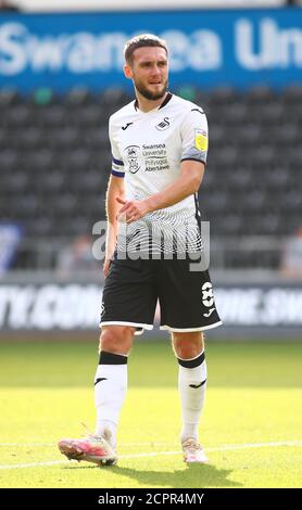 Liberty Stadium, Swansea, Glamorgan, Royaume-Uni. 19 septembre 2020. Championnat anglais de football League, Swansea City versus Birmingham; Matt Grimes de Swansea City Credit: Action plus Sports/Alamy Live News Banque D'Images