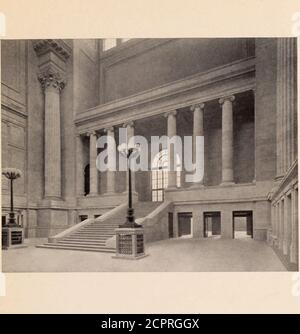 . L'amélioration de New York et l'extension du tunnel du chemin de fer de Pennsylvanie. Publié en octobre 1910 . l Prenez environ 500 arcs électriques et 20 000 incandescents. Plus de 150,000 yards cubes de béton étaient destinés aux murs de soutènement, aux fondations, au pont de rue et à la sous-structure. Il y a 650 colonnes de coul soutenant le bâtiment de la station et la grande masse sur l'un de ces éléments est de 1658 tonnes. Les tunnels fluviaux menant à la station sont, dit-on, de 6.8 milles de long, et les tunnels terrestres ont la longueur de la samelength. Depuis le portail de Bergen Hill à New Jerseyto, l'entrée des tunnels de long Island Banque D'Images