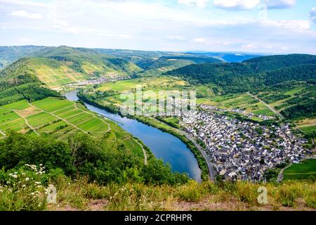 Boucle de Bremmm de Calmont sur la romantique Moselle, la Moselle. Rhénanie-Palatinat, Allemagne Banque D'Images