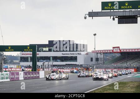 Le Mans, France. 19 septembre 2020. 07 Conway Mike (gbr), Kobayashi Kamui (jpn), Lopez Jos. Maria (arg), Toyota Gazoo Racing, Toyota TS050 Hybrid, action 01 Menezes Gustavo (usa), OTAN Norman (fra), Senna Bruno (BRA), Rebellion Racing, Rebellion R13-Gibson, début de la course, départ pendant les 2020 24 heures du Mans, 7e tour du Championnat du monde d'endurance FIA 2019-20 sur le circuit des 24 heures du Mans, du 16 au 20 septembre 2020 au Mans, France - photo Frederic le Floc'h / DPPI crédit: LM/DPPI/Frederic le Floc H/Alamy Live News Banque D'Images