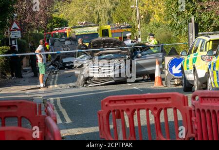 Brentwood Essex 19 septembre 2020 UN grave incident de police a eu lieu à l'extérieur d'un parc populaire pour enfants, le roi Georges, à Brentwood Essex. Au moins une voiture a subi un accident grave et les médias sociaux indiquent que la consommation de drogue et le trafic de drogue potentiel étaient impliqués. Malheureusement, un piéton de 17 ans James Esah qui a été blessé est mort crédit: Ian Davidson/Alay Live News Banque D'Images