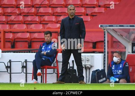 NOTTINGHAM, ANGLETERRE. 19 SEPTEMBRE 2020 le gérant de la forêt de Nottingham, Sabri Lamouchi, a l'air nerveux pendant le match de championnat Sky Bet entre la forêt de Nottingham et Cardiff City at the City Ground, Nottingham. (Credit: Jon Hobley | MI News) Credit: MI News & Sport /Alay Live News Banque D'Images