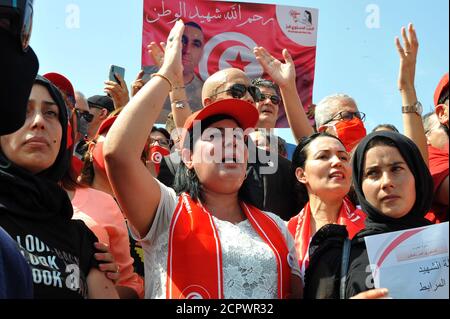 Kasbah, Tunis, Tunisie. 19 septembre 2020. Chef Abir Moussi lors de la manifestation pour dénoncer le terrorisme.manifestation pour dénoncer le terrorisme et le blanchiment d'argent organisée par le parti gratuit destourien (PDL) présidé par l'avocat et député Abir Moussi qui a commencé devant le siège du Ministère de la justice qui a continué à la place de la Kasbah Le siège de gouvernement.photo: Yassine Mahjoub. Credit: Chokri Mahjoub/ZUMA Wire/Alay Live News Banque D'Images