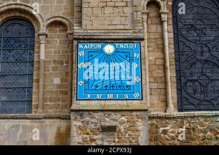 Gros plan du cadran solaire sur l'élévation sud de la cathédrale d'Ely, Ely, Cambridgeshire, Royaume-Uni. Banque D'Images