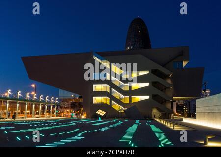 Barcelone, musée du design, architecture moderne, heure bleue Banque D'Images