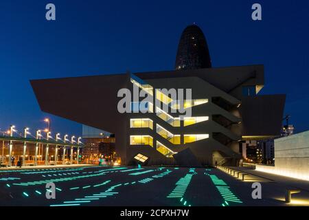 Barcelone, musée du design, architecture moderne, heure bleue Banque D'Images