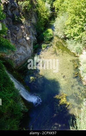 Pont de Clandras sur la rivière Banaz à Usak Turquie fabriqué par Phrygians et centrale hydro-électrique Banque D'Images