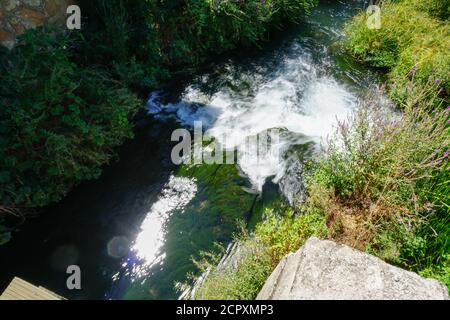 Pont de Clandras sur la rivière Banaz à Usak Turquie fabriqué par Phrygians et centrale hydro-électrique Banque D'Images