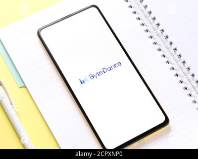 Assam, inde - 12 septembre 2020 : logo Byte dance sur l'écran du téléphone. Banque D'Images