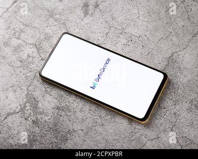 Assam, inde - 12 septembre 2020 : logo Byte dance sur l'écran du téléphone. Banque D'Images