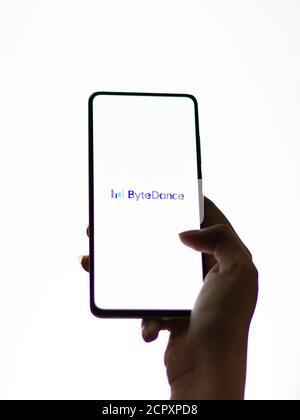 Assam, inde - 12 septembre 2020 : logo Byte dance sur l'écran du téléphone. Banque D'Images