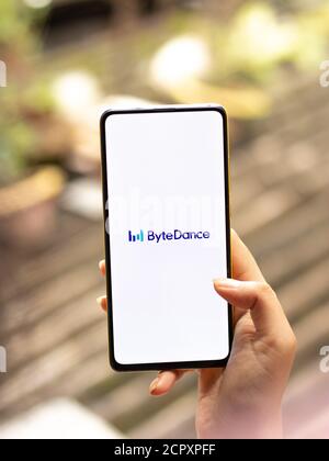 Assam, inde - 12 septembre 2020 : logo Byte dance sur l'écran du téléphone. Banque D'Images
