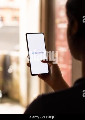 Assam, inde - 12 septembre 2020 : logo Byte dance sur l'écran du téléphone. Banque D'Images