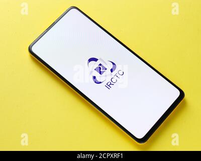 Assam, inde - 12 septembre 2020 : logo Irctc sur image de stock d'écran de téléphone. Banque D'Images