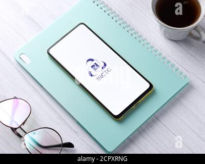 Assam, inde - 12 septembre 2020 : logo Irctc sur image de stock d'écran de téléphone. Banque D'Images