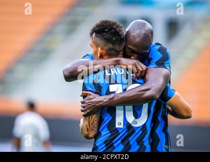 Lautaro Martinez du FC Internazionale et Romelu Lukaku du FC Internazionale lors du match amical avant la saison 2020/21 entre le FC Internazionale vs AC Pisa 1909 au stade San Siro, Milan, Italie le 19 septembre 2020 - photo Fabrizio Carabelli crédit: LM/Fabrizio Carabelli/Alamy Live News Banque D'Images