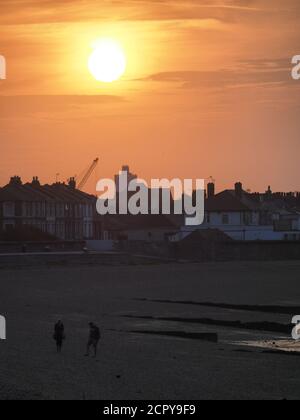 Sheerness, Kent, Royaume-Uni. 19 septembre 2020. Météo au Royaume-Uni : coucher de soleil à Sheerness, Kent. Crédit : James Bell/Alay Live News Banque D'Images