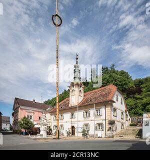 Place du marché avec l'hôtel de ville, Ehrenhausen an der Weinstrasse, quartier Leibnitz, Styrie, Autriche Banque D'Images