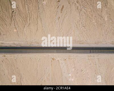 Vue aérienne de l'autoroute dans le désert Banque D'Images