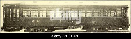 . Journal de chemin de fer électrique . f theroof, 8 pi. g$4 po.; hauteur du rail au fond de l'arbre, 33/4 po-! centres de camions, 21 pi 10 in.; empattement des camions, 4 ft. 10 in ; diamètre des roues, 34 in. Le sous-châssis est de construction composite, les flancs étant formés de pin jaune plaqué sur l'extérieur avec 3-16-in. X 32-in. Tôle d'acier, le seuil et la plaque ex-tendant toute la longueur de la carrosserie de voiture proprement. La plaque en acier forme la paroi latérale de la carrosserie de la voiture sous les fenêtres. Les seuils d'extrémité et les solives transversales sont en chêne renforcé avec des angles et des plaques d'acier respectivement. La plate-forme Banque D'Images