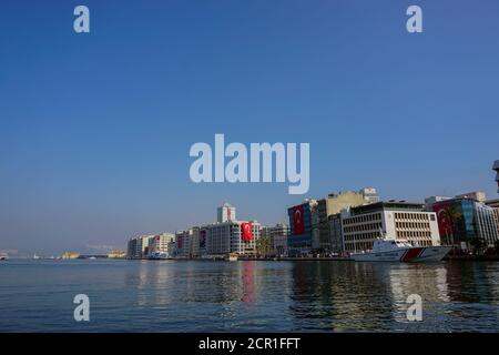 29 octobre 2019, Izmir Turquie, Célébrations et procession au flambeau sur izmir konak le 29 octobre pour la journée de la république; Banque D'Images