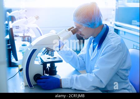 Examen cytologique et morphologique en laboratoire Banque D'Images