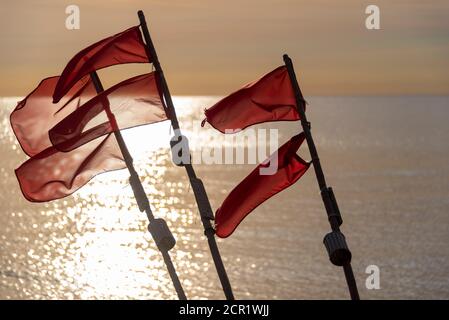 Allemagne, Mecklembourg-Poméranie occidentale, île de Ruegen, Baabe, drapeaux d'un bateau de pêche, drapeaux de piège, Mer Baltique Banque D'Images