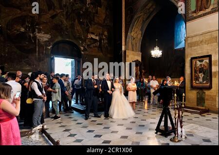 Cérémonie de mariage à la cathédrale de Sioni à Tbilissi en Géorgie Banque D'Images