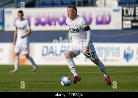 Luton, Royaume-Uni. 07e juillet 2020. Wayne Rooney, du comté de Derby (32) (à droite) pendant le match de championnat Sky Bet joué derrière des portes fermées entre Luton Town et le comté de Derby à Kenilworth Road, Luton, Angleterre, le 19 septembre 2020. Photo de David Horn. Crédit : Prime Media Images/Alamy Live News Banque D'Images