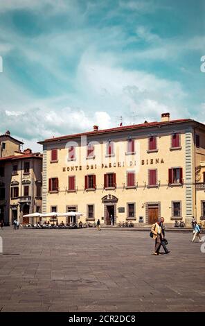 Place de la Cathédrale, Banque, Palais, Pistoia, Toscane, Italie Banque D'Images