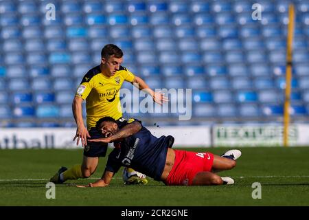 Oxford, Royaume-Uni. 19 septembre 2020. Jordan Willis of Sunderland est attaqué de derrière lors du match Sky Bet League 1, à huis clos, entre Oxford United et Sunderland, au Kassam Stadium, à Oxford, en Angleterre, le 19 septembre 2020. Photo de Nick Browning/Prime Media Images. Crédit : Prime Media Images/Alamy Live News Banque D'Images