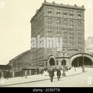 . Pennsylvania Railroad System ... une description de ses principales lignes et branches, avec des notes des événements historiques qui ont eu lieu dans le territoire contigu .. . se trouve au confluent des rivières Allegheny et Monongahela et s'étend sur une distance vers le nord-ouest le long de la rivière Ohio. Dès 1748, le site de la ville actuelle était un centre de commerce entre les Indiens et les pionniers de l'Ohio Company de Virginie et des Français du Canada. Washington, envoyé par le gouverneur Dinwiddie, de Virginie, en 1753, a souligné l'importance de l'emplacement actuel de Pittsburg Banque D'Images