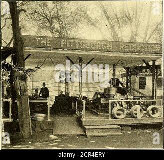 . Journal de chemin de fer de la rue . PIÈCE DU JOINT DE CHEMIN DE FER WEBER MANUFACTURINGCOMPANY. Les isolateurs sont conçus. Aussi grands que certains des insules de 60,000 volts d'il y a trois ans semblaient, ils sont éclipsés par les récentes produits. Par exemple, certains des trois et quatre éléments Locke insula-tors maintenant fabriqués sont de 15 pouces de diamètre, en forme de parapluie, avec twoor trois manchons de broche de juptiat en dessous. En plus de l'insulatorexhibent une installation de test haute tension, comme est utilisé par l'isolant Banque D'Images