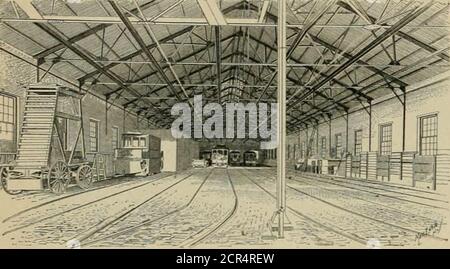 . La revue de chemin de fer de rue . n toit ou un de gravier, ardoise, carrelage ou toute combinaison de ces matériaux, est le choix du constructeur. Le tableau de commutation est d'ardoise ou de marbre et Nowood est utilisé autour de n'importe quel équipement électrique sauf que formant le cadre de support pour le tableau de switcli et les bases de dynamo, qui est trop petit dans le montant pour être digne de considération. Il faudrait un feu veryintense de l'extérieur pour blesser un tel bâtiment. 3«t) ^ticfit jaiWiiy J^yleW* il est nothinou rare de voir une station avec certains de ces éléments de construction, mais ayant un ou deux éléments importants Banque D'Images