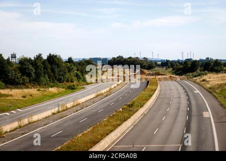 Erkelenz, Rhénanie-du-Nord-Westphalie, Allemagne - l'autoroute A61 près de Keyenberg a dû céder la place à la mine de lignite à ciel ouvert RWE à Garzweiler Banque D'Images