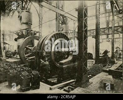 . La revue de chemin de fer de rue .. WESTINGHOUSE GENERATOR—MACHINERY HALL. Soyez d'un vif intérêt. En fait, toute la gamme de la pensée elec-trical, de la main-d'œuvre et de la maîtrise a été mise en avant par les différentes compagnies d'électricité à instruire l'électricien, s'il vous plaît l'industriel et capitaliste, et de mettre en avant le public laïc. L'exposition Westinghouse est responsable de E. E. Keller, de l'ofolice de Pittsburg, qui est ici le directeur et le surintendant général de l'installation d'éclairage électrique de Westinghouse. O. H. Baldwin, de Pittsburg, a chargedes expositions dans le bâtiment de l'électricité. 382 (^^mid Banque D'Images