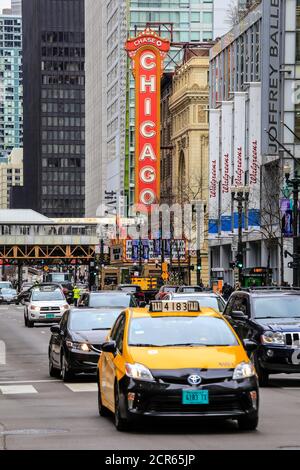 Scène de rue au Chicago Theatre, Chicago, Illinois, États-Unis, Amérique du Nord Banque D'Images