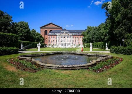 Palais électoral, jardin du palais, Trèves, Rhénanie-Palatinat, Allemagne, Europe Banque D'Images
