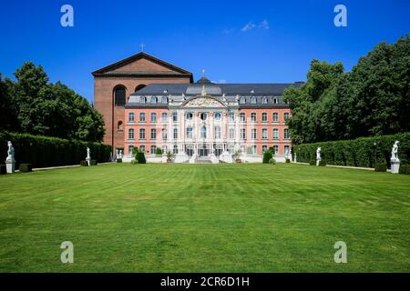Palais électoral, jardin du palais, Trèves, Rhénanie-Palatinat, Allemagne, Europe Banque D'Images